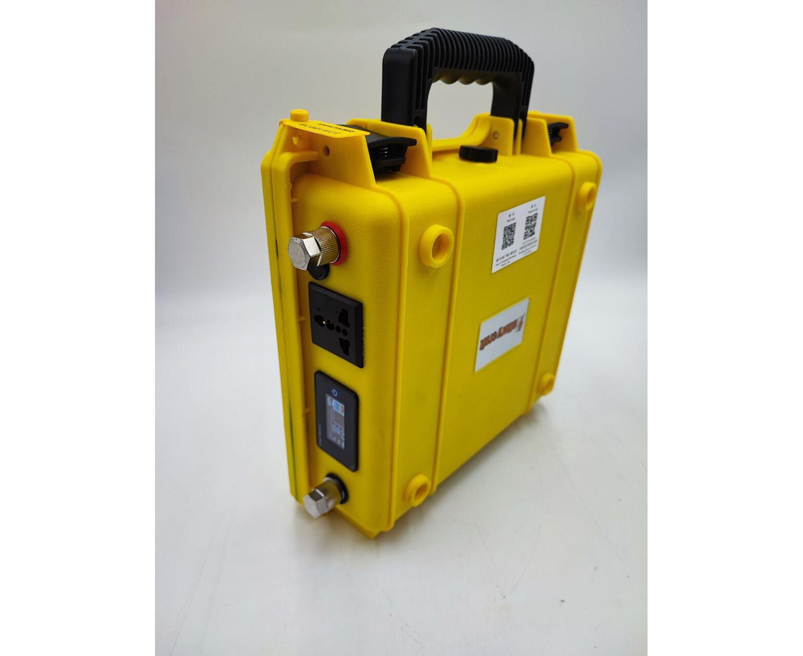 Аккумулятор BatteryCraft Lifepo4 12V 63Ah BMS 100 A cо встроенным Инвертором 300в c Bluetooth (желтый корпус) - фото4