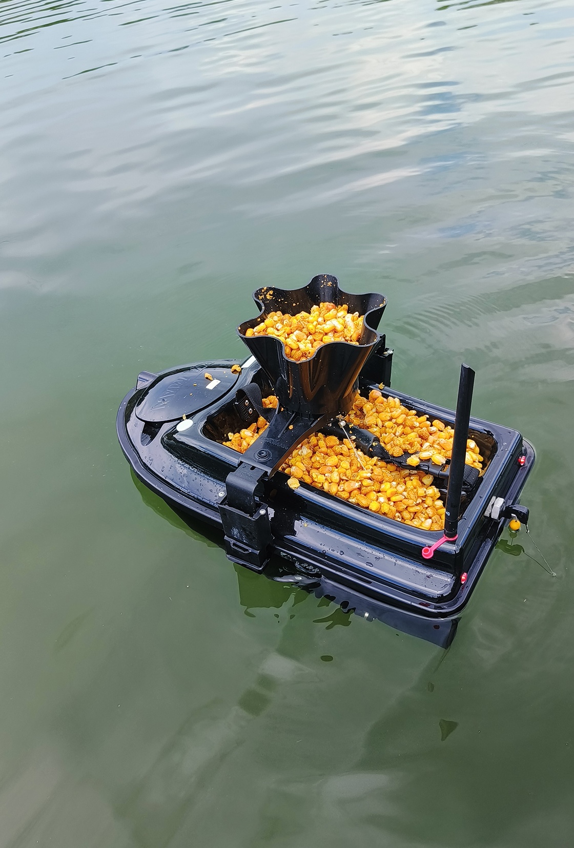 Устройство разбрасывания прикормки для корабликов Boatman Spreader (Разбрасыватель бойлов) - фото