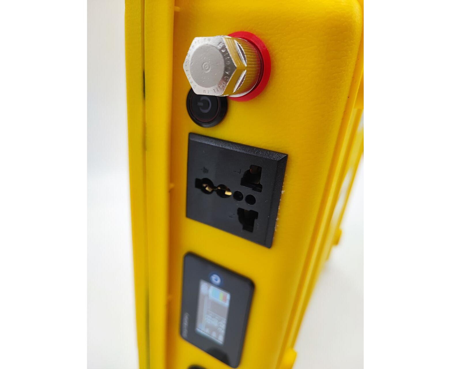 Аккумулятор BatteryCraft Lifepo4 12V 63Ah BMS 100 A cо встроенным Инвертором 300в c Bluetooth (желтый корпус) - фото3