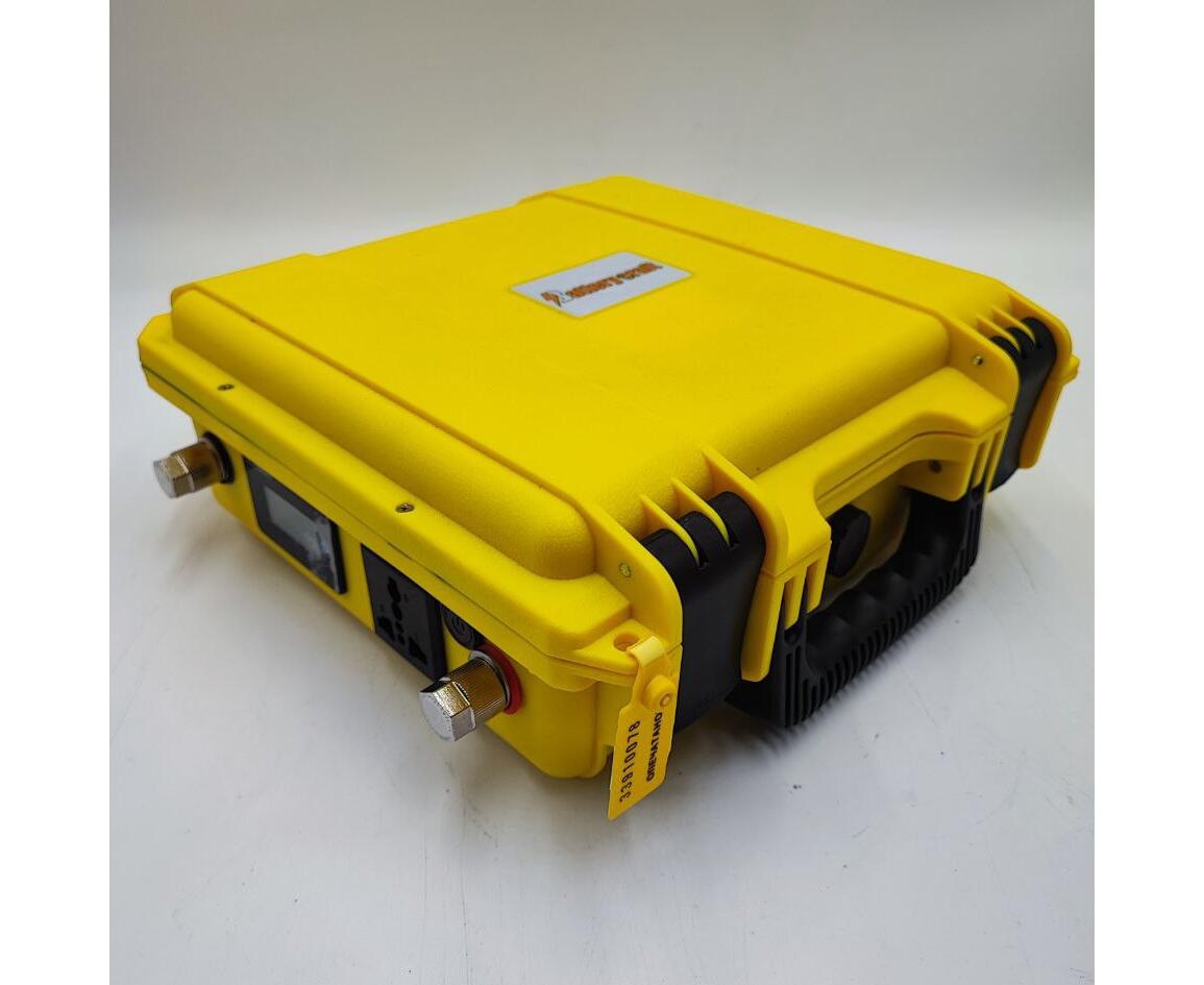 Аккумулятор BatteryCraft Lifepo4 12V 63Ah BMS 100 A cо встроенным Инвертором 300в c Bluetooth (желтый корпус) - фото2