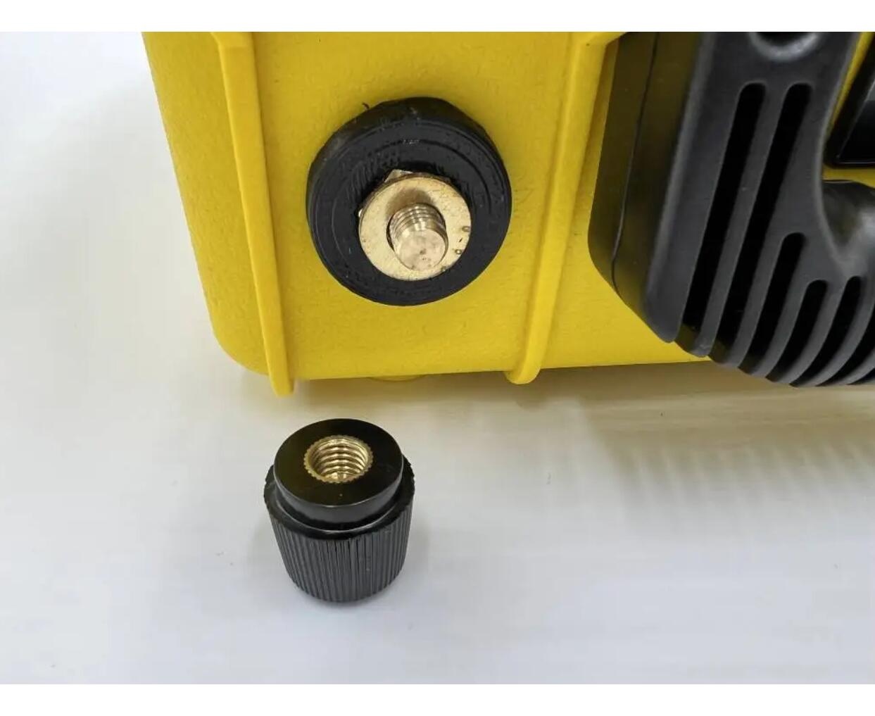 Аккумулятор BatteryCraft Lifepo4 12V 120Ah BMS 100 A c Bluetooth (желтый корпус) - фото5